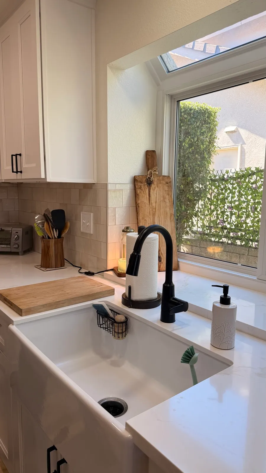 Apron sink and gooseneck faucet detail